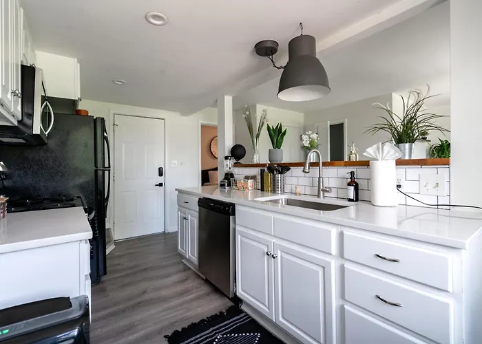Jungle House Modern Lofts - Arena District & Short North Apartment